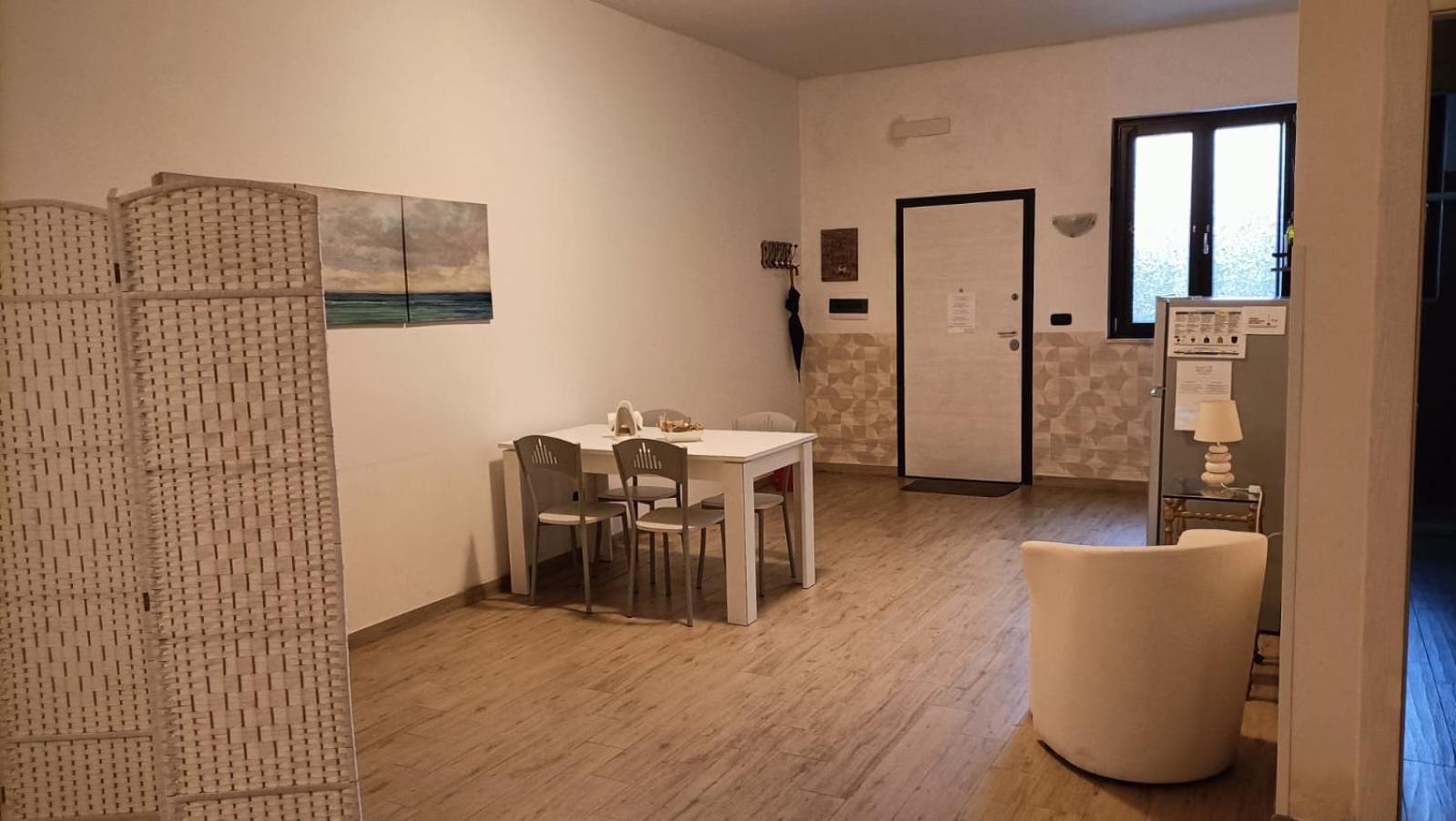 Intero Alloggio, Binario 18 Bríndisi Exterior foto